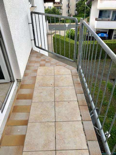 2 Etagen, Einbauk&uuml;che, Balkon, PKW-Stellplatz - was will man mehr ?